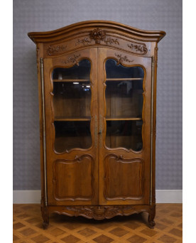 Grande bibliothèque Provençale vitrée de style Louis XV en noyer – XXᵉ siècle
