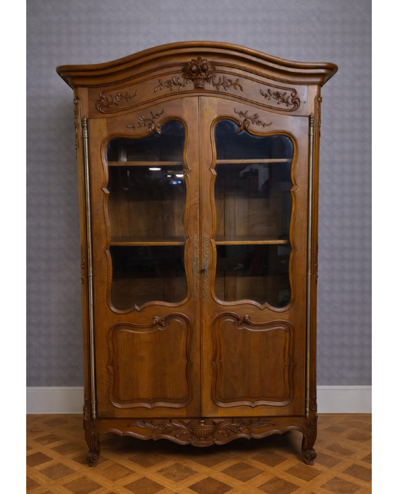 Grande bibliothèque Provençale vitrée de style Louis XV en noyer – XXᵉ siècle