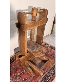 Le village de 58 brocanteurs - Travail d'art populaire : ancien pressoir de la fin du XIXeme siecle