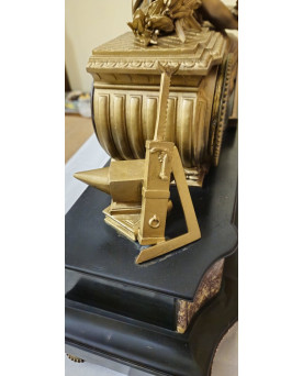 Pendule en régule doré à sujet allégorique – Époque Napoléon III – XIXe siècle