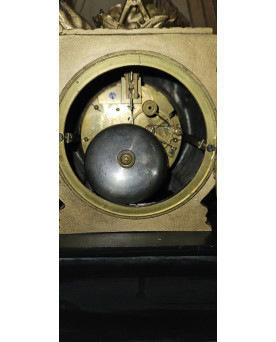 Pendule en régule doré à sujet allégorique – Époque Napoléon III – XIXe siècle