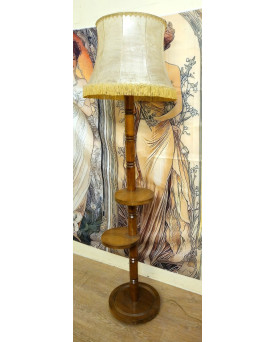 Lampadaire serviteur en bois avec abat-jour à franges – style vintage