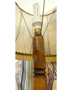Lampadaire serviteur en bois avec abat-jour à franges – style vintage