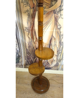 Lampadaire serviteur en bois avec abat-jour à franges – style vintage