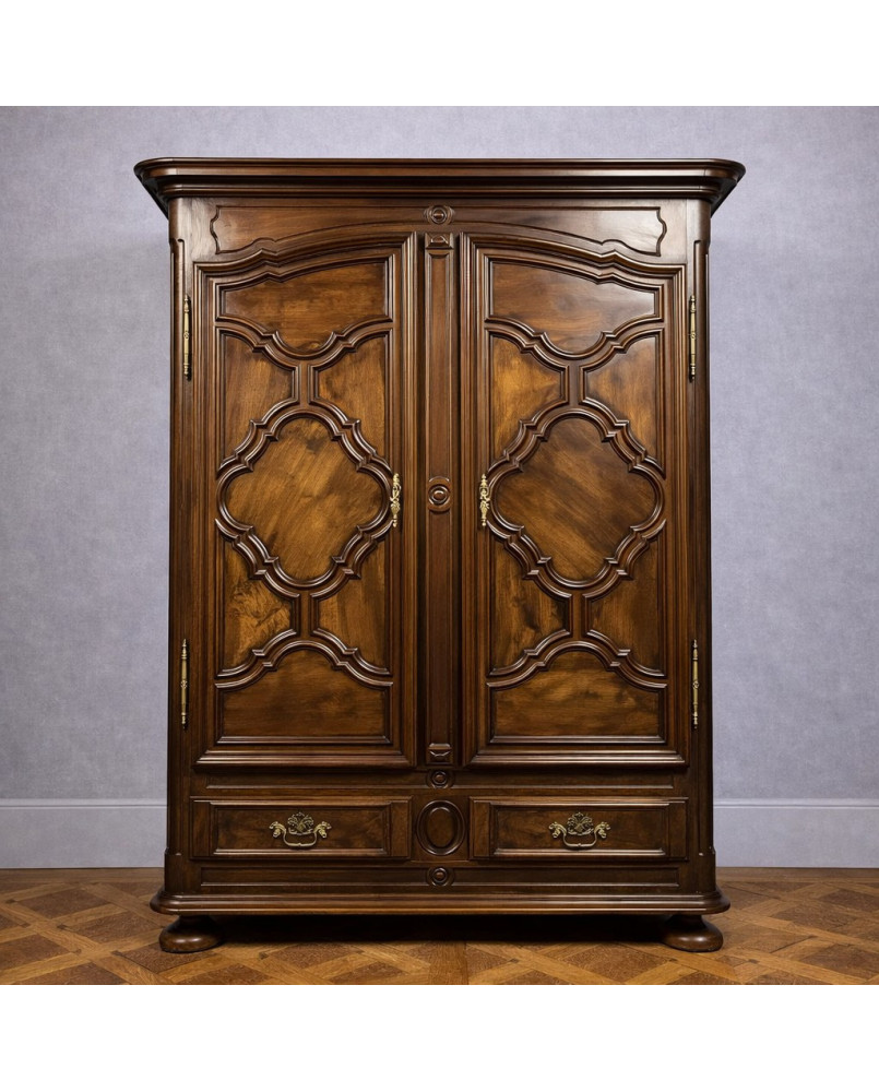 Importante armoire époque Louis XIII en noyer massif