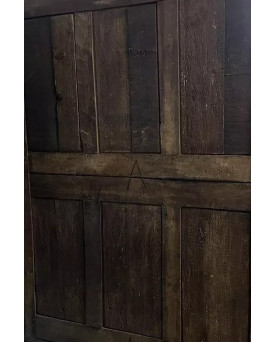 Importante armoire époque Louis XIII en noyer massif