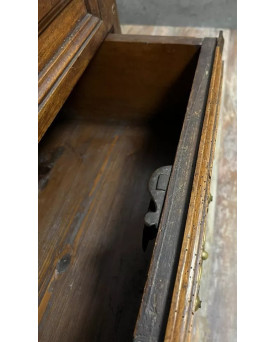 Importante armoire époque Louis XIII en noyer massif