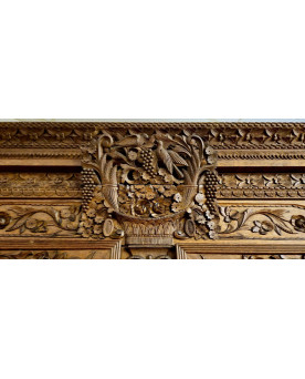Armoire de Mariage Normande en chêne massif, richement sculptée, époque Louis XV
