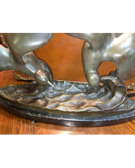 Grande sculpture ancienne en bronze représentant deux mouettes en vol
