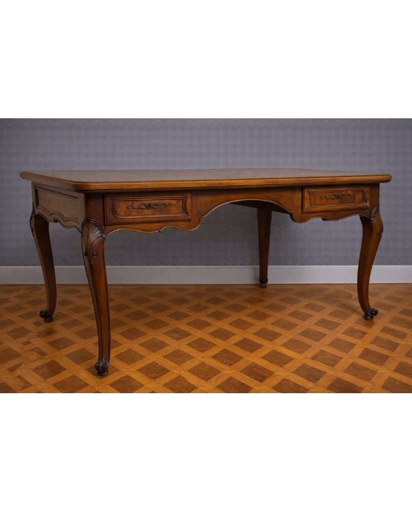 Bureau plat de centre style Louis XV en noyer et orme – XXᵉ siècle
