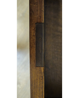 Bureau plat de centre style Louis XV en noyer et orme – XXᵉ siècle