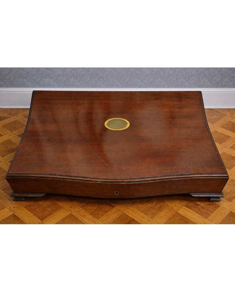 Boîte / coffret ancien en acajou avec incrustation laiton – XIXe siècle