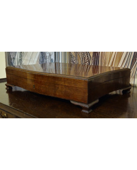 Boîte / coffret ancien en acajou avec incrustation laiton – XIXe siècle