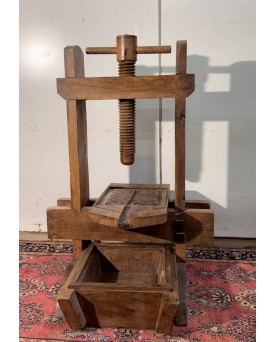 Le village de 58 brocanteurs - Travail d'art populaire : ancien pressoir de la fin du XIXeme siecle