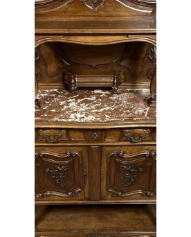 Le village de 58 brocanteurs - Buffet de style Louis XV en noyer, datant du milieu du XIXᵉ siècle