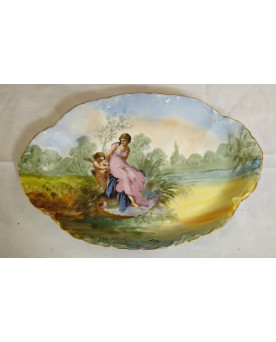 Le village de 58 brocanteurs - Plat en porcelaine Limoges M&D France — décor scène galante Marque visible : M&D – Limoges