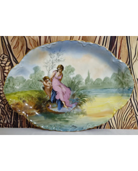 Le village de 58 brocanteurs - Plat en porcelaine Limoges M&D France — décor scène galante Marque visible : M&D – Limoges