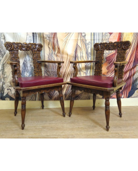 Le village de 58 brocanteurs - Paire de fauteuils anciens sculptés style Renaissance / Louis XIII / XIXeme