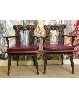 Le village de 58 brocanteurs - Paire de fauteuils anciens sculptés style Renaissance / Louis XIII / XIXeme
