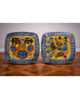 Le village de 58 brocanteurs - 2 plats en céramique signés – Jean Claude Taburet pour HB Quimper / céramique d’art