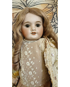 Le village de 58 brocanteurs - Grande poupée ancienne UNIS FRANCE 60 – tête porcelaine – corps articulé – début XXe siècle