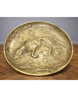 Le village de 58 brocanteurs - vide-poche / coupelle en bronze doré représentant un chien de chasse en relief