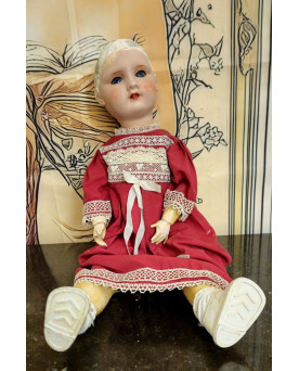 Le village de 58 brocanteurs - Ancienne poupée de collection datant du début du XXe siècle, avec tête en porcelaine