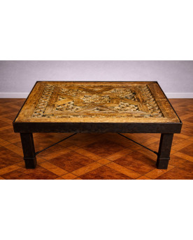 Le village de 58 brocanteurs - Table basse / table de salon à plateau sculpté – Travail artisanal – XXe siècle