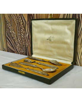 Le village de 58 brocanteurs - Nécessaire de service en argent gaufré – Maison Minot, Tours – XIXe siècle