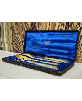 Le village de 58 brocanteurs - Nécessaire de service ancien en argent gaufré – Robert Degeresme, Paris – XIXe siècle