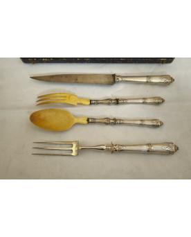 Le village de 58 brocanteurs - Nécessaire de service ancien en argent gaufré – Robert Degeresme, Paris – XIXe siècle