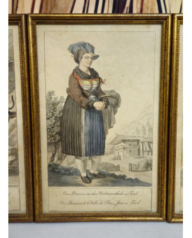 Le village de 58 brocanteurs - Suite de 4 gravures anciennes encadrées costumes du Tyrol — XIXe — cadres dorés / A