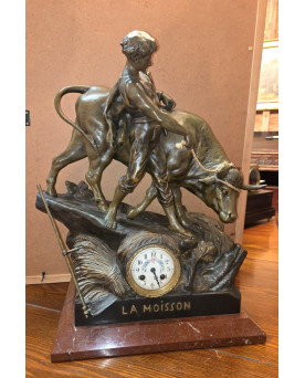 Le village de 58 brocanteurs - Très importante Pendule en régule patiné – “La Moisson” – sujet agricole, fin XIXe siècle