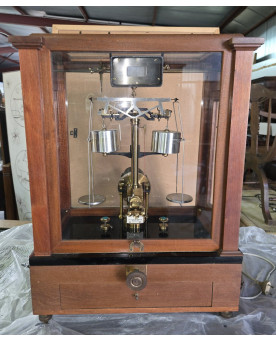 Le village de 58 brocanteurs - Buffet époque Empire en noyer