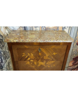 Le village de 58 brocanteurs - Secrétaire à abattant galbé en marqueterie florale, époque milieu du XIXe siècle