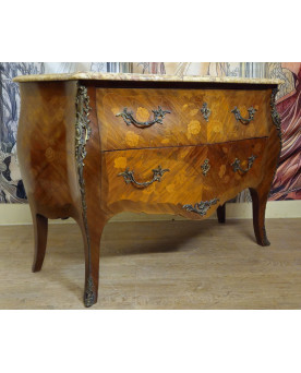 Le village de 58 brocanteurs - Commode galbée style Louis XV en marqueterie florale, plateau marbre