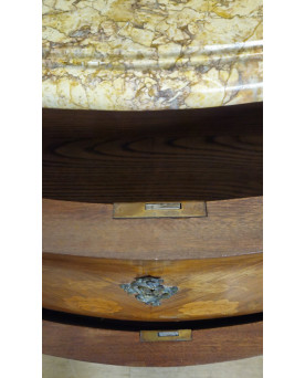 Le village de 58 brocanteurs - Commode galbée style Louis XV en marqueterie florale, plateau marbre