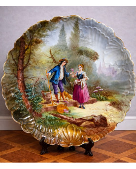 Le village de 58 brocanteurs - Plat en porcelaine polychrome à décor galant – XIXe siècle