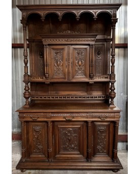 Le village de 58 brocanteurs - Important buffet style Renaissance en noyer