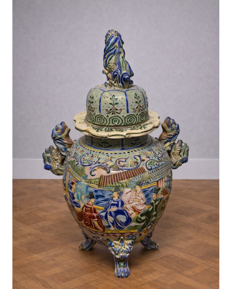Le village de 58 brocanteurs - Grand Pot couvert en faïence polychrome, Travail Asiatique de la fin XIXe
