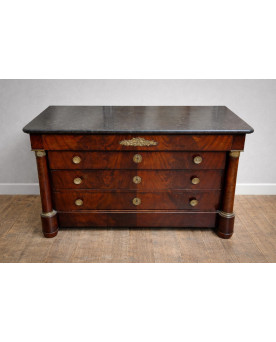 Le village de 58 brocanteurs - Commode époque Empire en acajou flammé