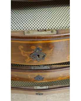 Le village de 58 brocanteurs - Commode scriban Piémontaise galbée en marqueterie