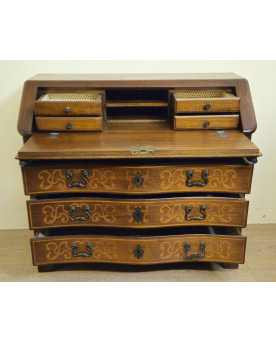 Le village de 58 brocanteurs - Commode scriban Piémontaise galbée en marqueterie