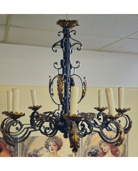 Le village de 58 brocanteurs - Lustre en fer forgé patiné noir et doré – 10 lumières – Style Louis XIV / baroque
