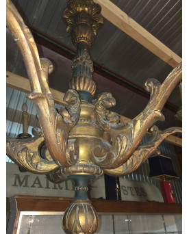 Le village de 58 brocanteurs - Lustre en bois Venitien, sculpté et doré, style baroque / Louis XV