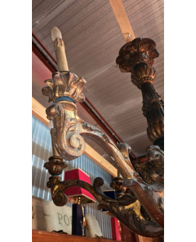 Le village de 58 brocanteurs - Lustre en bois Venitien, sculpté et doré, style baroque / Louis XV