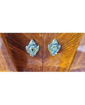 Le village de 58 brocanteurs - Buffet haut galbé en marqueterie – style Transition Louis XV / Louis XVI