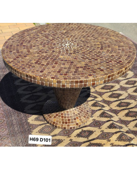 Le village de 58 brocanteurs - Table ronde en mosaïque de céramique émaillée – piètement central conique