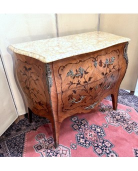 Le village de 58 brocanteurs - Commode sauteuse de Dame galbée style Louis XV en marquéterie