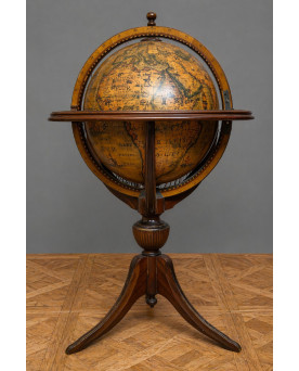 Le village de 58 brocanteurs - Globe terrestre bar ouvrant sur piètement tripode